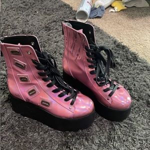 Pink holographic demonias